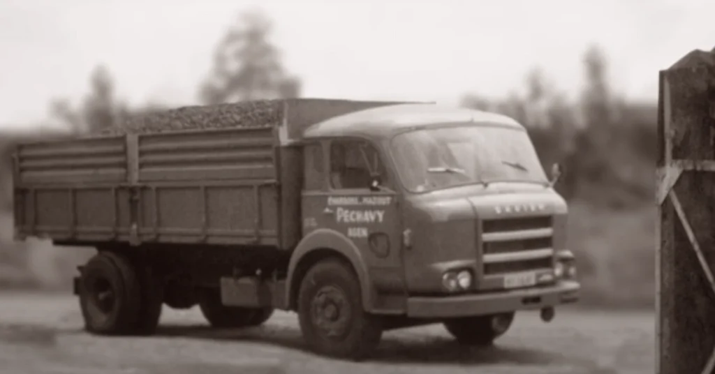 2 Péchavy Groupe - distribution de charbon en 1930-min