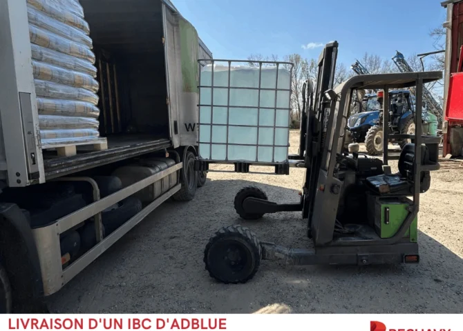 Livraison d'un IBC d'AdBlue pour un agriculteur près de Bruch - Livraison de 1000 Litres d'AdBlue par Péchavy Energie (1)