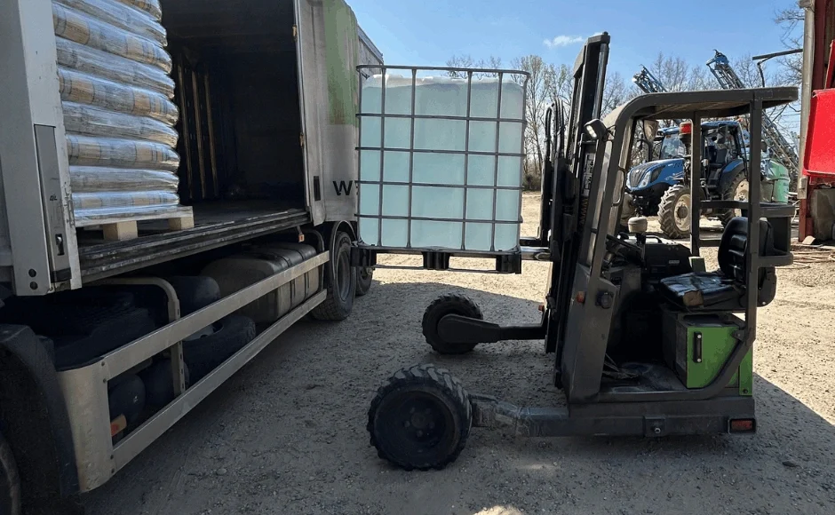 Livraison d'un IBC d'AdBlue pour un agriculteur près de Bruch - Livraison de 1000 Litres d'AdBlue par Péchavy Energie (1)